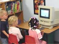 Children in front of the computer